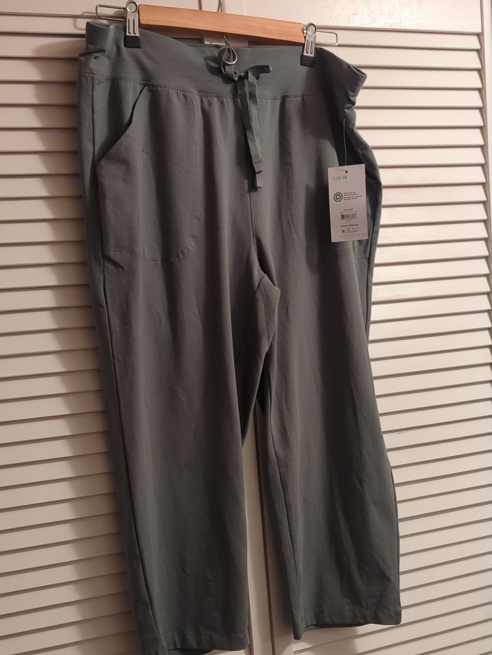 Athletic Works Women's Capris in Olive